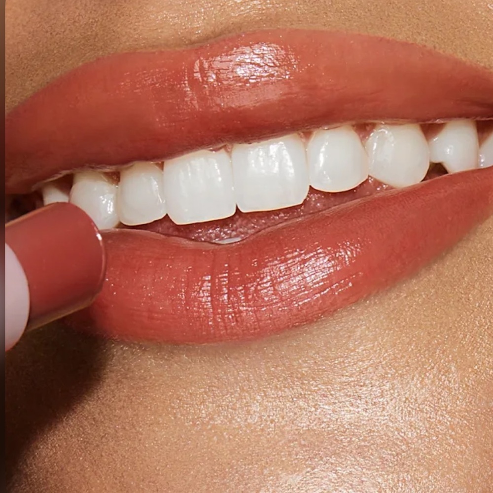 🌹 CHARLOTTE TILBURY Hyaluronic + Happikiss Colour Balm - Happipetal - Picture 3 of 7
